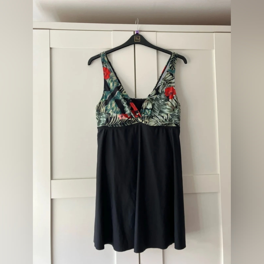 floral sleeveless dress